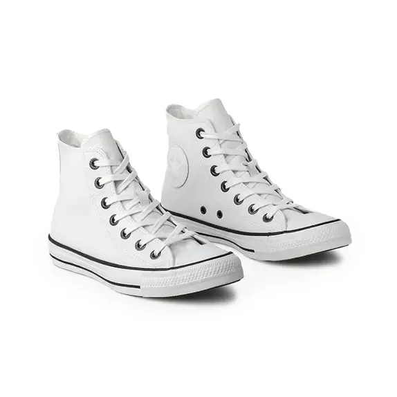 Par de tênis Converse All Star branco, vista frontal lateral mostrando os detalhes do cano alto